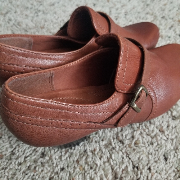 BareTraps Haydon Leather Heeled Booties - Picture 3 of 9